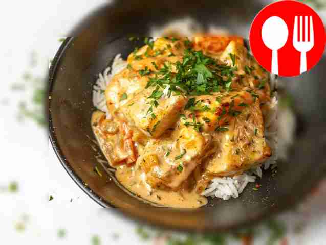 Baked pike perch with rice in sour cream sauce