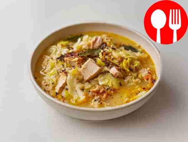 Наваристый рисовый суп с копченой курицей и пекинской капустой