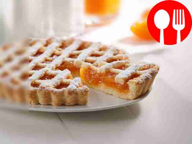 Pie with apricot jam