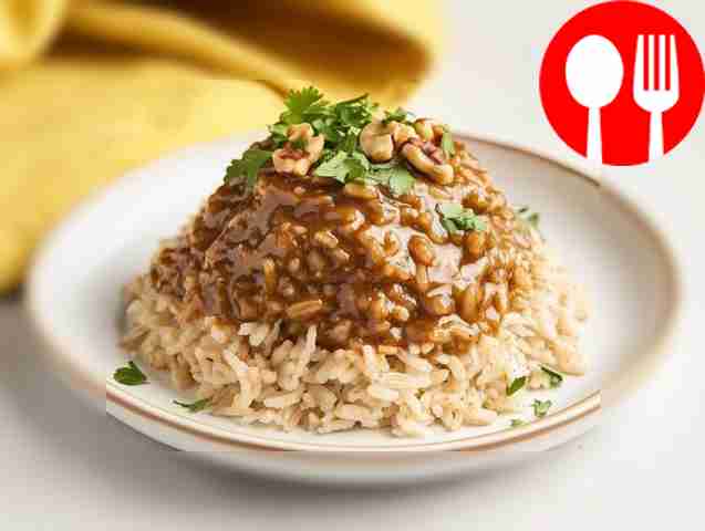 Spicy rice in nut sauce