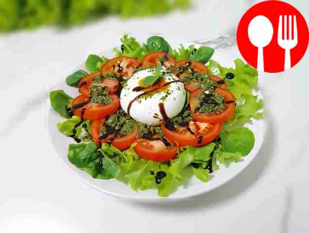 Salad with burrata and tomatoes