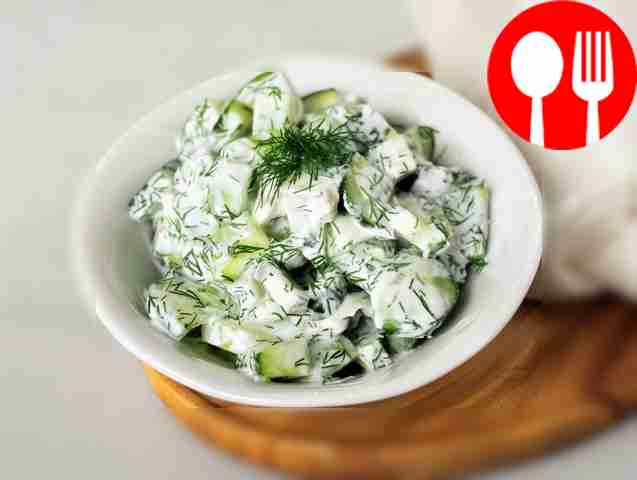 Салат с греческим йогуртом и огурцами