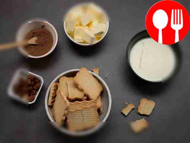 Нарежьте сливочное масло крупными кусочками....