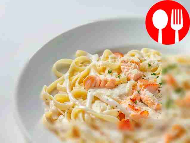 Creamy pasta with salmon