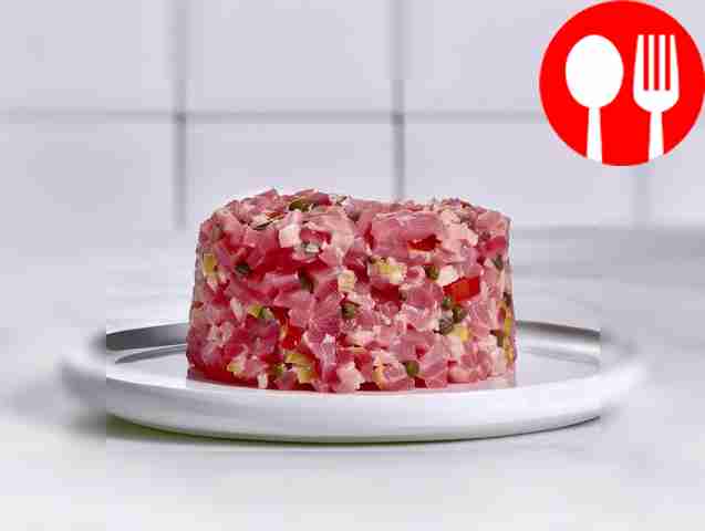 Tuna tartare with tomatoes and capers