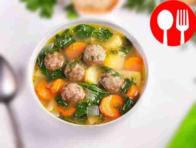Итальянский суп с фрикадельками и шпинатом