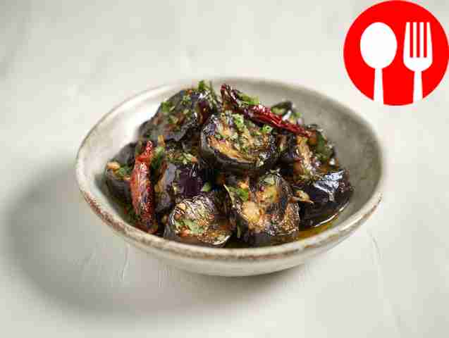 Spicy salad on the grill