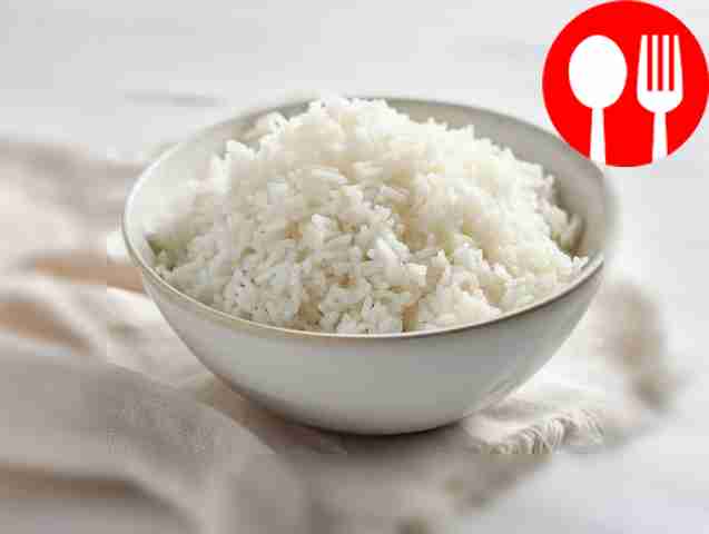 Гарнир из рассыпчатого риса на воде Side dish of fluffy rice on water