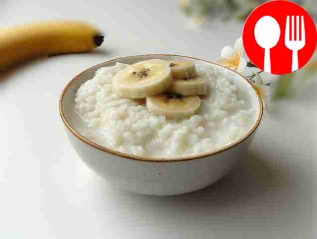 Рисовая каша с сахаром на молоке Rice porridge with sugar and milk