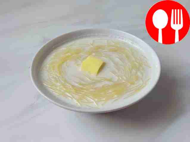 Сладкий молочный суп с вермишелью и сахаром