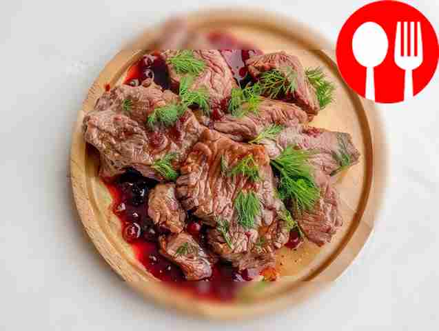 Сочная тушеная говядина в соусе из красной смородины