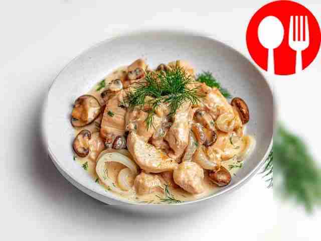 Tender fillet in sour cream sauce