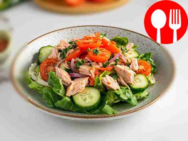 Витаминный салат с консервированным тунцом