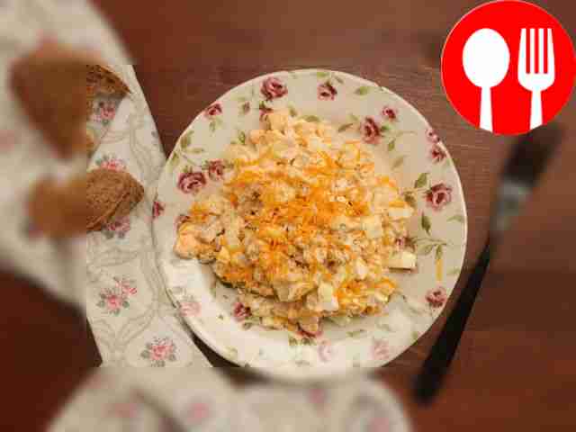 Салат с ананасами классический