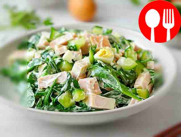 Spinach salad with ham