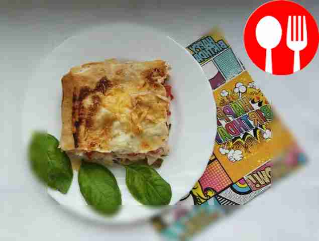 Quick pita pie with tomatoes and ham