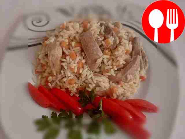 Простой плов с курицей и чесноком