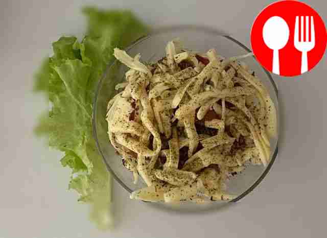 Салат с солеными крекерами