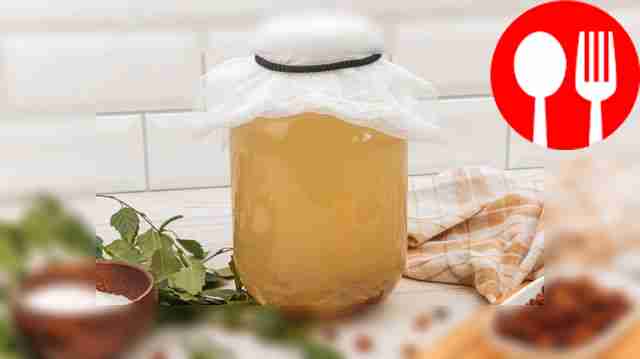 Birch kvass with raisins