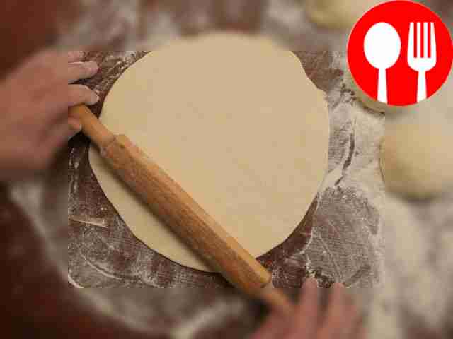 Разделите тесто на четыре части. Одну из них...