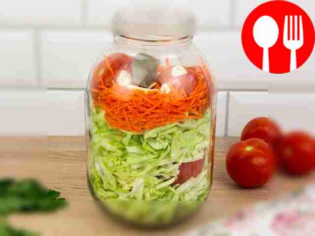 Заполните банку капустой до двух третей её...