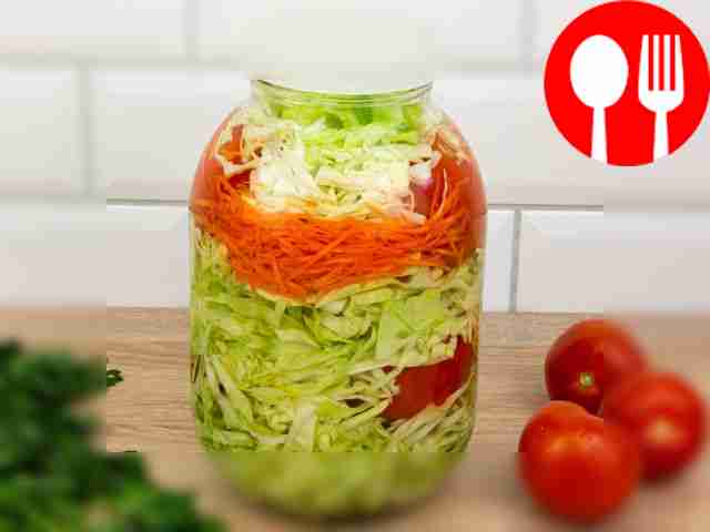 Подавайте помидоры с капустой как гарнир к...