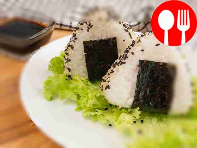 Онигири с кальмаром