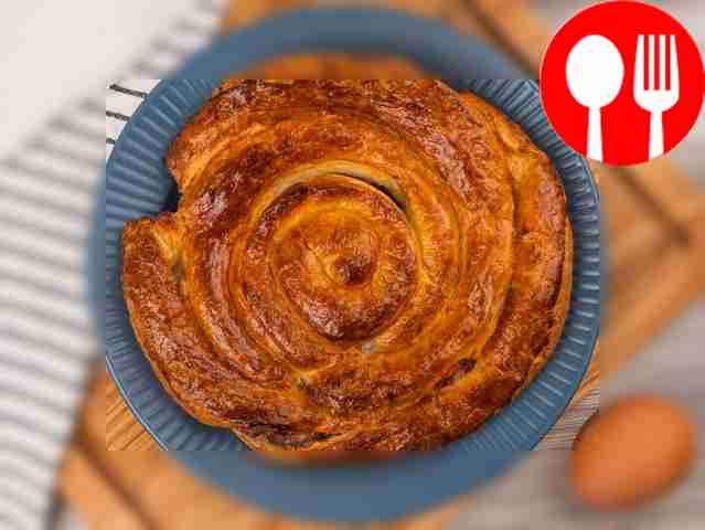 Улитка с фаршем из слоеного теста