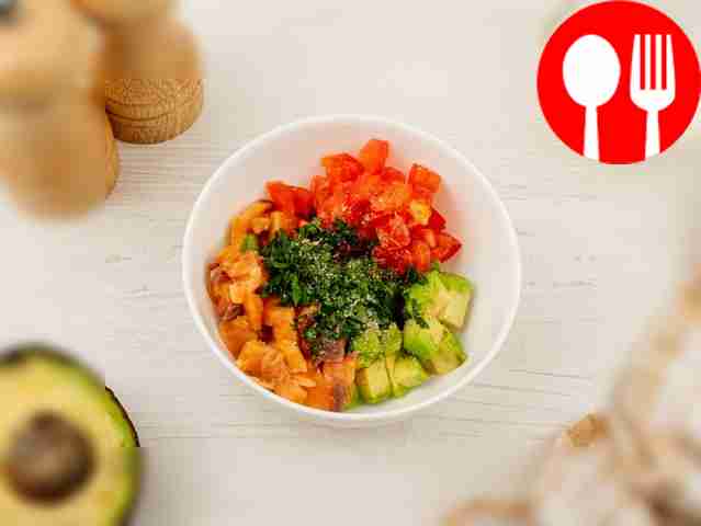 Соедините все ингредиенты в глубокой миске,...