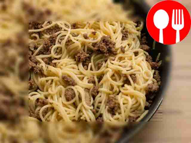 Add the prepared spaghetti, stir, add salt and...