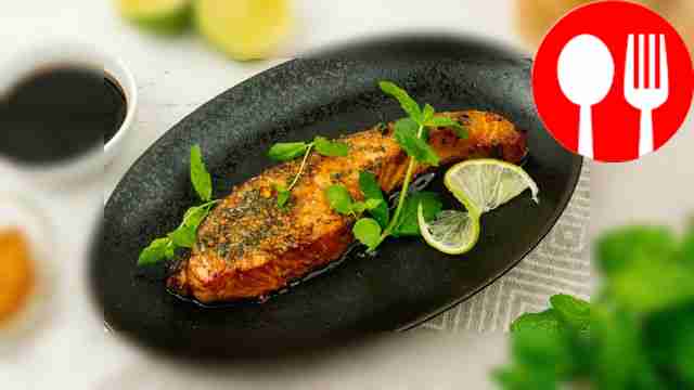 Salmon steak with lime and herbs
