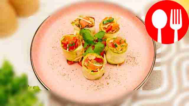 Zucchini rolls with salmon