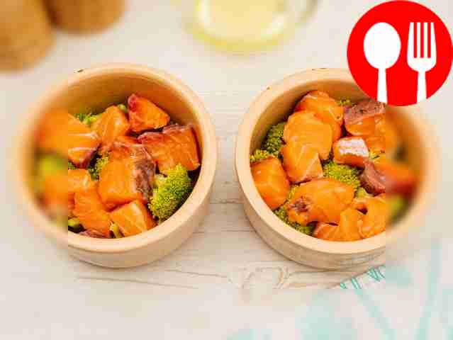 Смажьте форму растительным маслом. На дно...