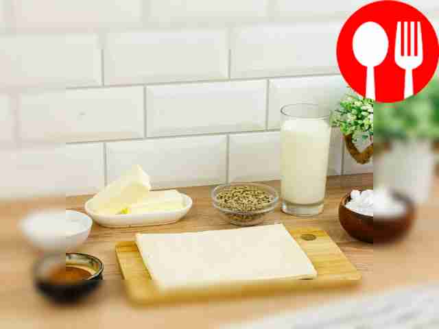 Preheat the oven to 180 degrees. Thaw the puff...