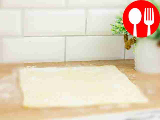 Roll out the puff pastry to a thickness of 0.5...