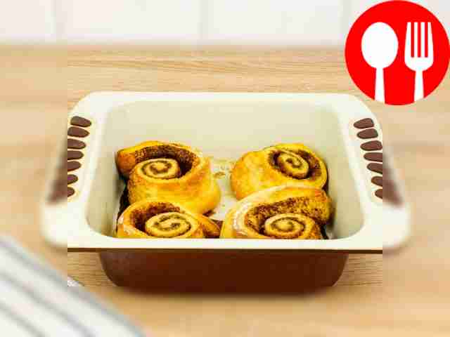 Поставьте синнабоны в духовку на 40–50 минут...