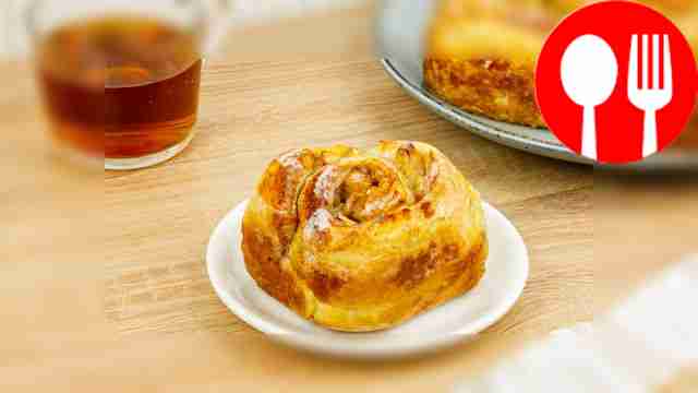 Cinnabons with apples