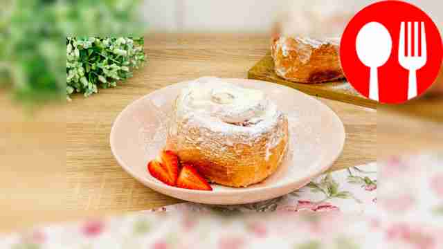 Синнабоны с клубникой