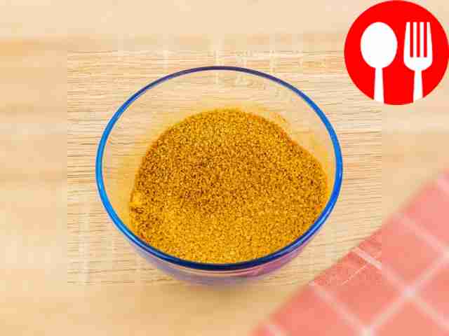 In a separate bowl, combine cinnamon and brown sugar.