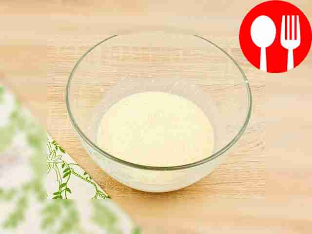 Возьмите глубокую миску и соедините в ней...