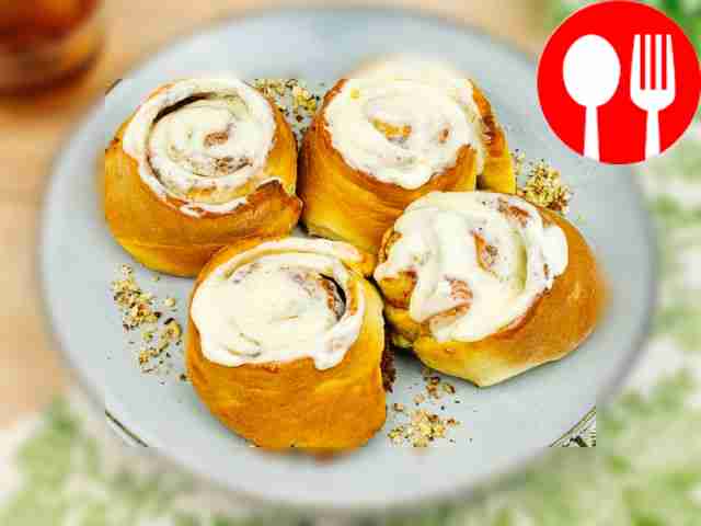 Разложите синнабоны порциями на красивую...