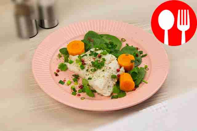 Boiled pike perch with vegetables
