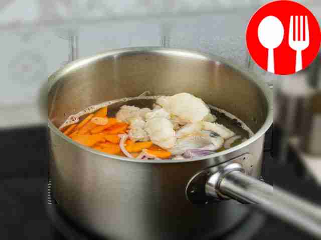 Когда картофель дойдет до полуготовности,...