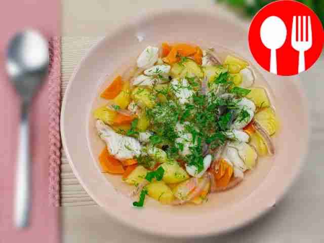 Уха из судака готова к подаче. Подавайте...