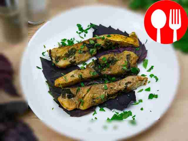 Судак на пару с базиликом и кинзой