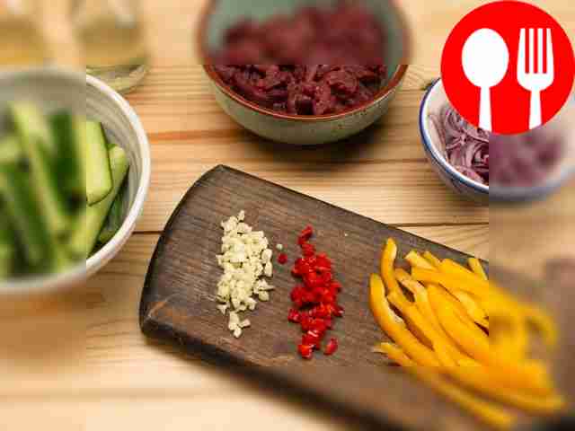 Очистите огурцы от кожуры, срежьте кончики и...