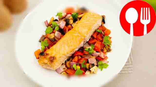 Salmon baked in vegetables