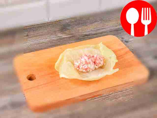 Take a cabbage leaf and put some filling on it.