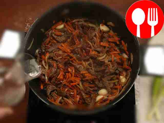 Reduce heat to low, add 200 g of water, cover...