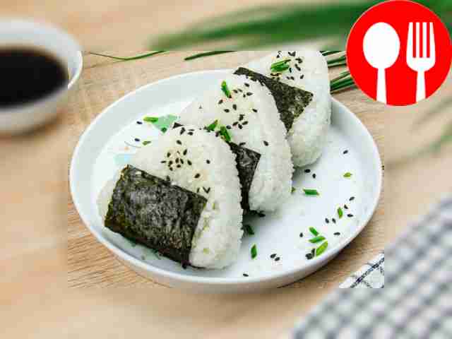 Onigiri with pink salmon and green onions
